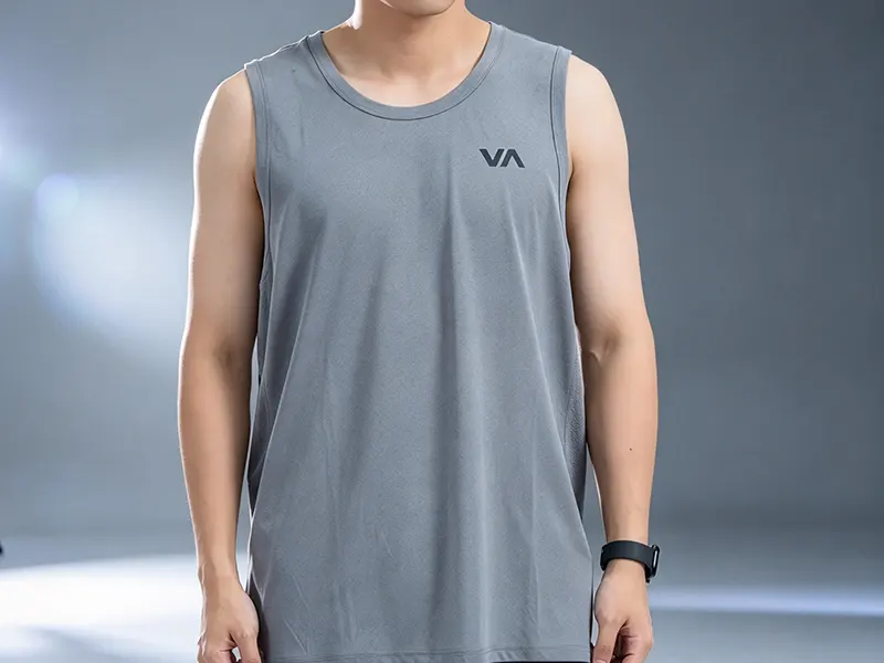 เสื้อกล้ามระบายอากาศสไตล์สปอร์ตผสมผสานประสิทธิภาพและสไตล์มินิมอลสำหรับผู้ชายที่กระฉับกระเฉง