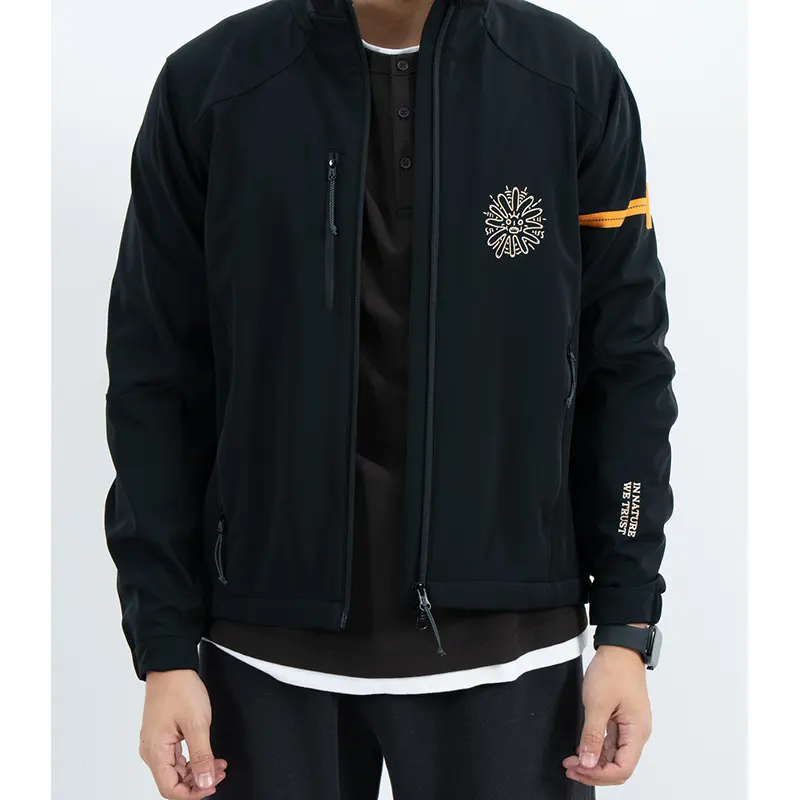 เสื้อแจ็คเก็ต Hardshell กลางแจ้งแบบปกตั้งสีดำพร้อมแถบแขนเสื้อสีตัดกัน เสื้อแจ็คเก็ต Hardshell กลางแจ้งแบบปกตั้งสีดำพร้อมแถบแขนเสื้อสีตัดกัน