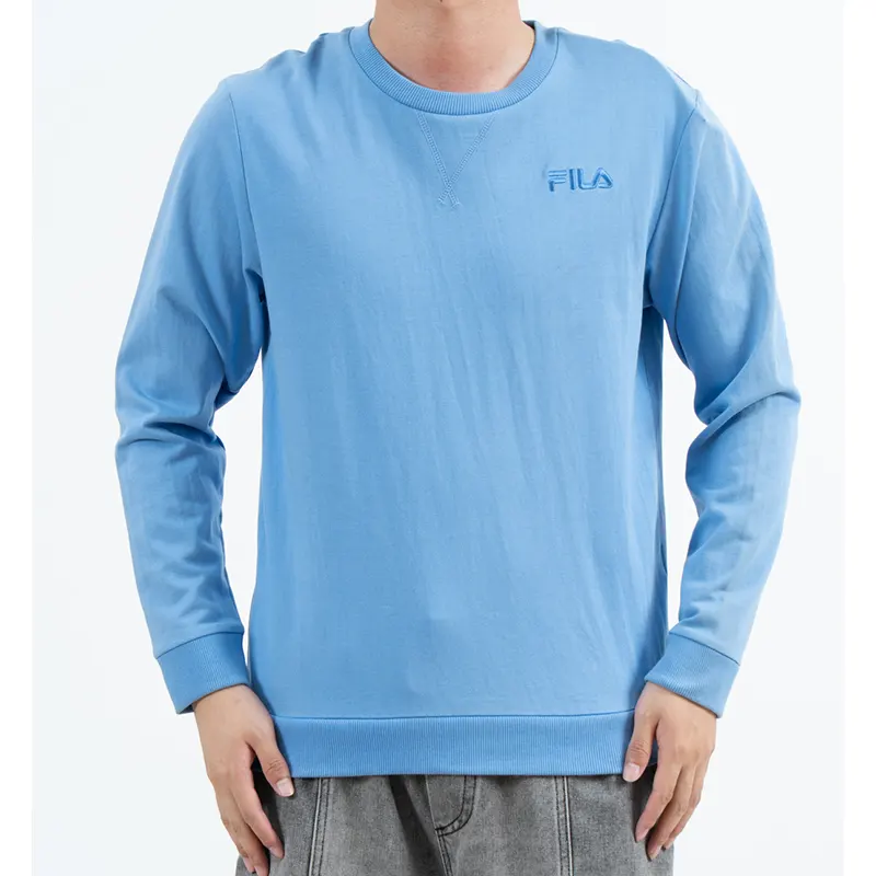 เสื้อสเวตเชิ้ตคอกลมสีน้ำเงินพร้อมโลโก้หน้าอกสีทูโทนและขอบผ้าริบ