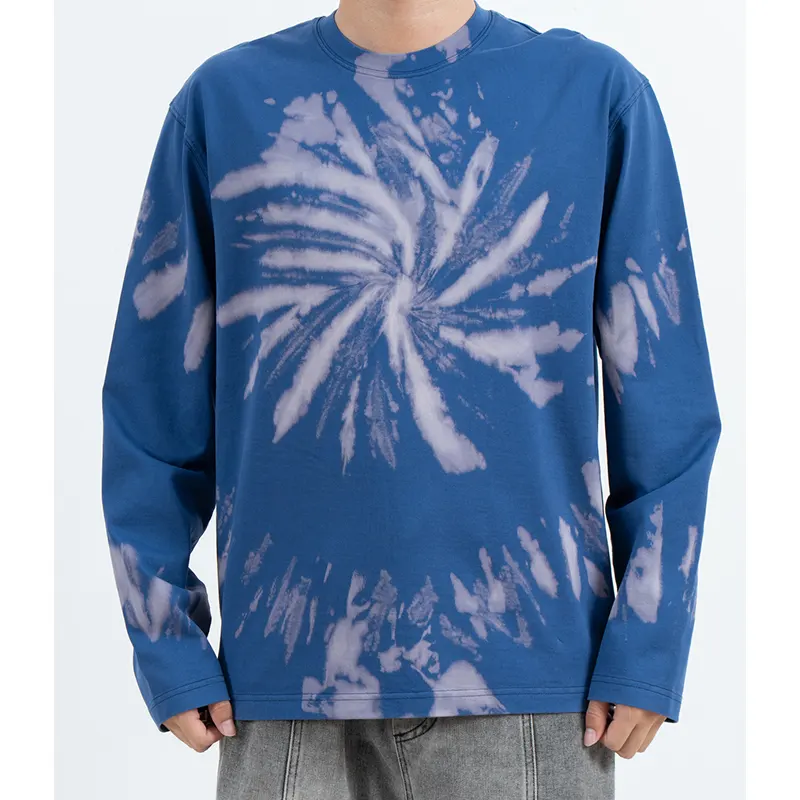 เสื้อยืดแขนยาวสีน้ำเงินพร้อมเอฟเฟกต์มัดย้อมแบบเกลียว