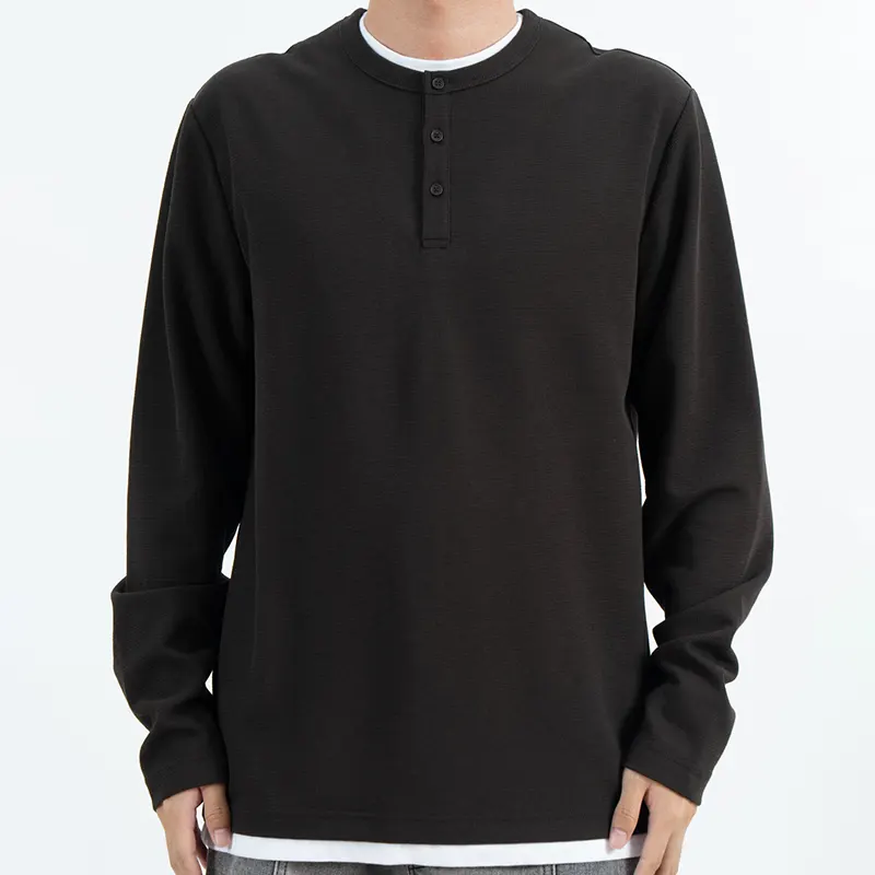 เสื้อเชิ้ต Henley แขนยาวผ่อนคลายพร้อมสาบเสื้อสามกระดุม